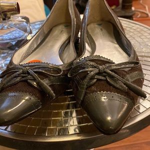 Dani Black flats grey and brown spectator 9.5